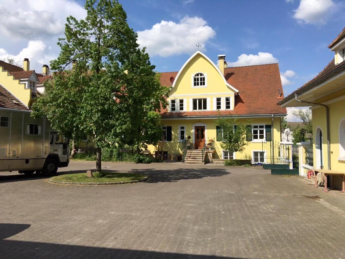 Ferienwohnung Im Gruenen Auf Idyllisch Gelegenen Gutshof Und Doch So Zentral Waldshut-Tiengen Exterior photo